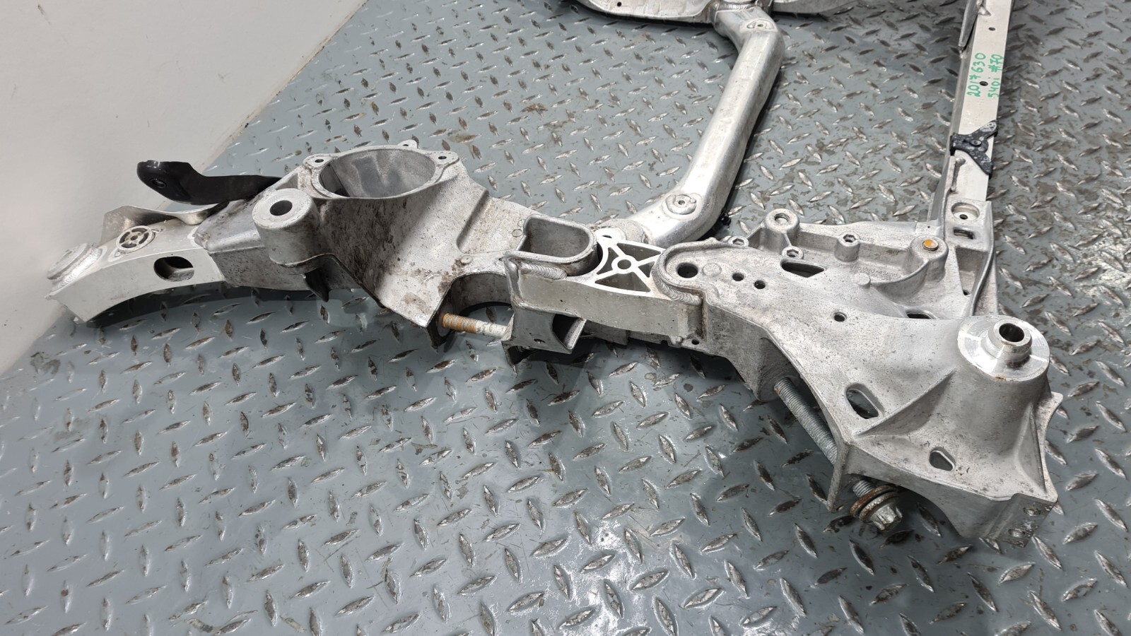 BMW 5 SERIES G30 G31 FRONT SUBFRAME AXLE SUPPORT 6859493 for sale 