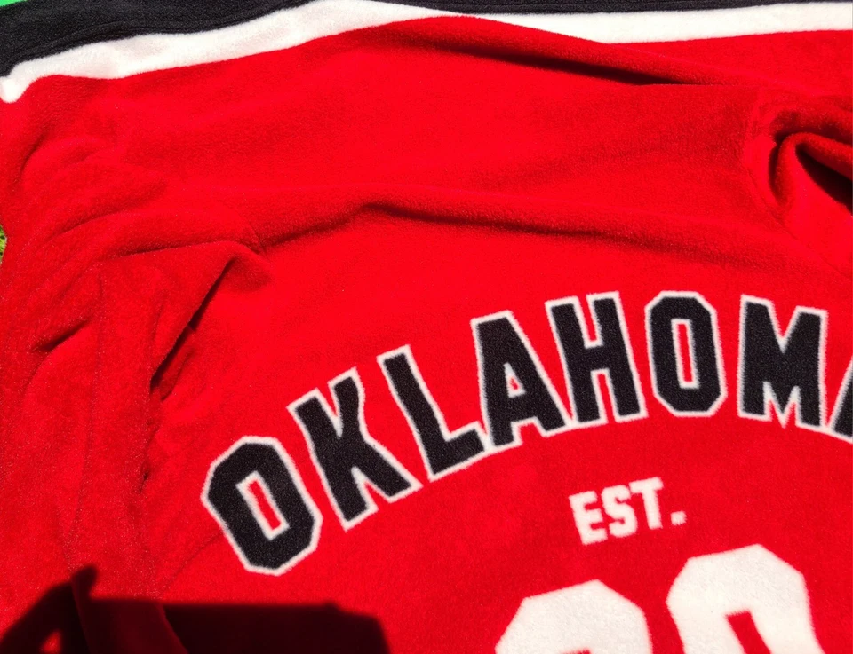 Manta Oklahoma Sooners GRANDE Manga Polar Colegial Acurrucada Cálida y Acogedora Foto 2 de 4