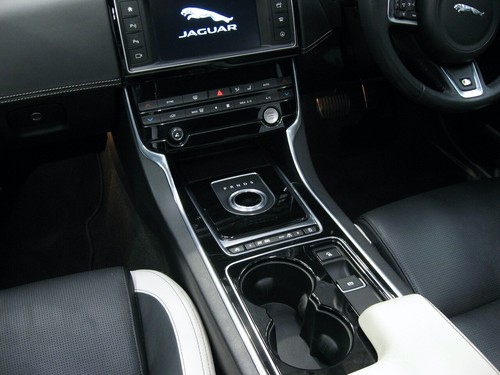 2016 MY17 Jaguar XE S 3L V6 Supercharged Petrol - Picture 18 of 24