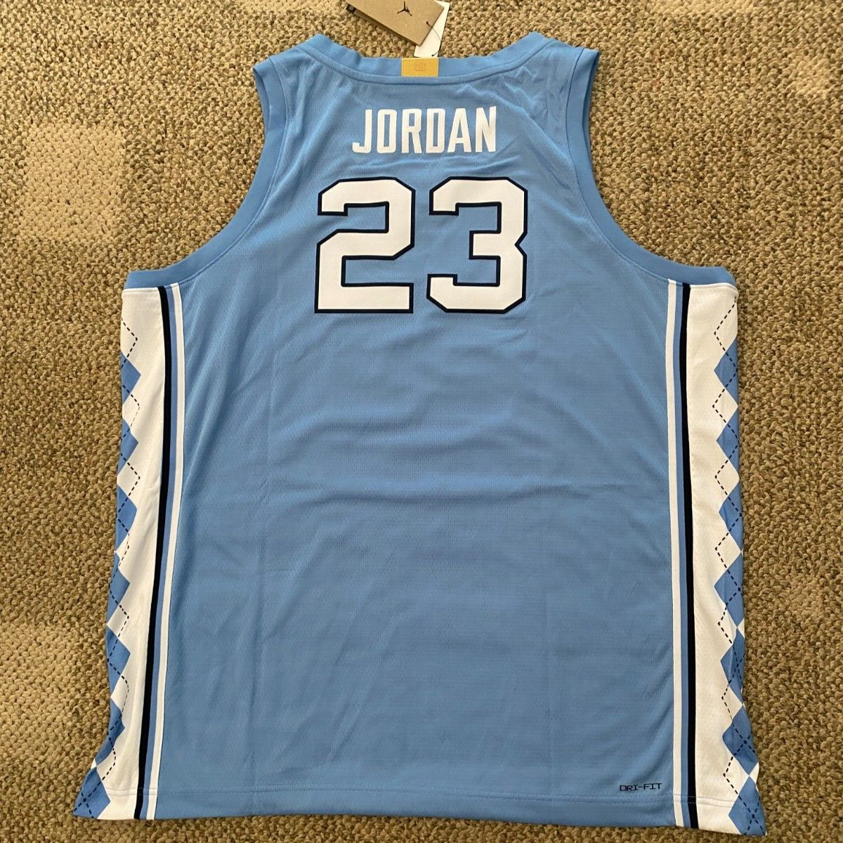 【新品未着用】Nike Jordan North Carolina アップシャツ Jordan North Carolina Tar Heels Clothing. Nike.com