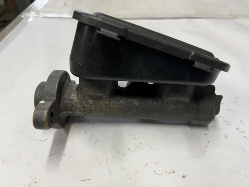 Brake Master Cylinder w/ Reservoir for Chevrolet Malibu 1978-1980 GMC Buick Olds - Picture 2 of 3