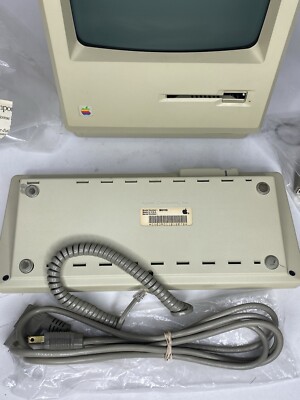 Mac (Apple) - やっくん 1st Apple Macintosh 128K computer, released january 24, 1984
