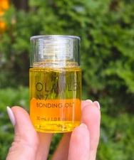 Olaplex No. 7 Bonding Oil, Concentrated High Shine Oil, Heat Protectant, 1 fl oz