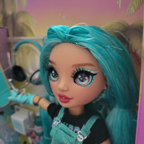 Rainbow High BLU BROOKS New Friends Fashion Doll w/cast & accessories Beautiful - Picture 4 of 9
