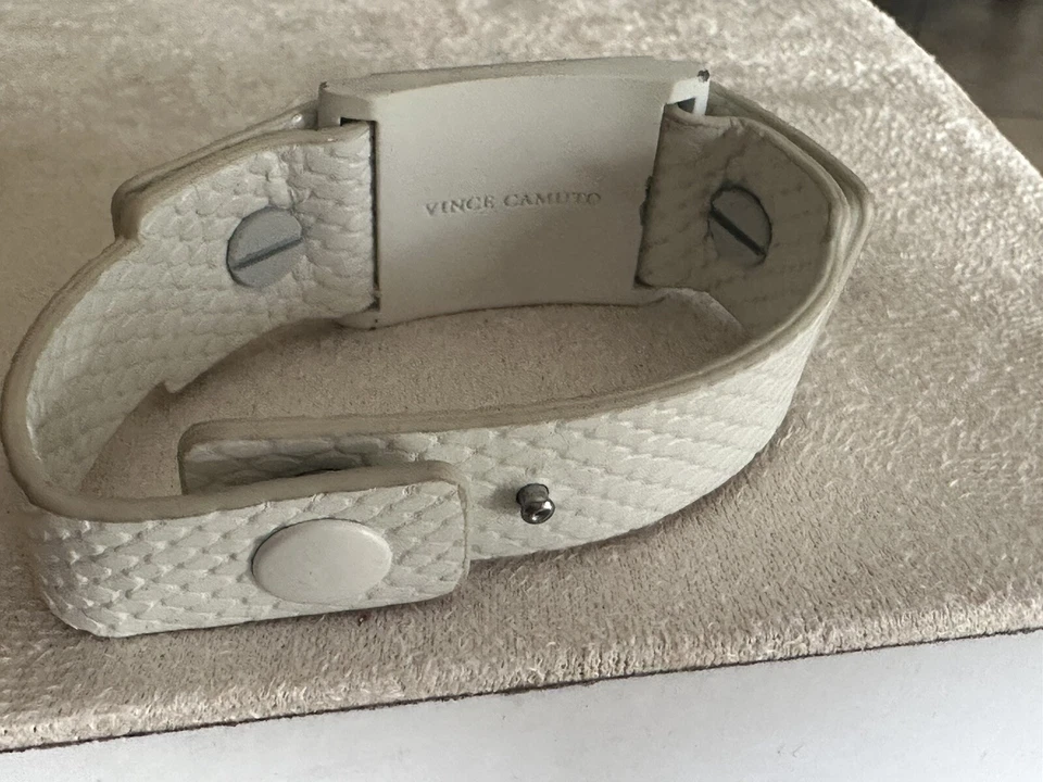 Pulsera Vince Camuto Pirámide Cuero Blanco Con Defecto Foto 4 de 4
