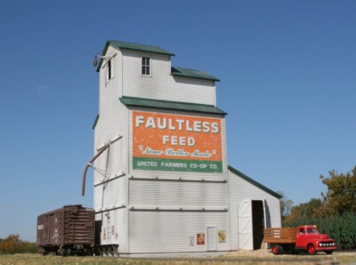 Berkshire Valley Models HO/HOn3, 1/87 Grain Elevator  kit - #2051
