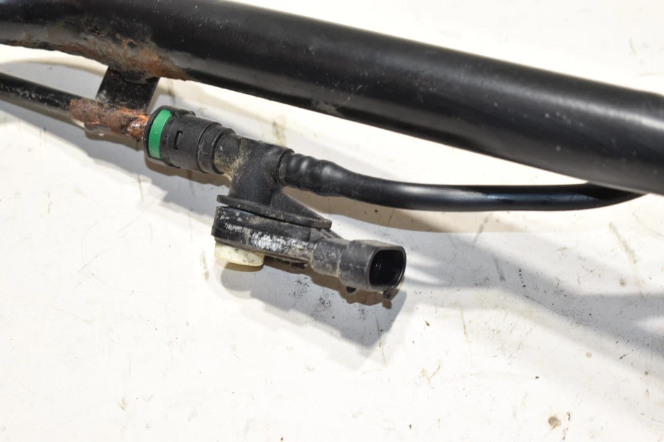 Tubo de cuello de llenado de combustible RAM ProMaster City 2015-2022 68260327AA OEM Foto 4 de 4