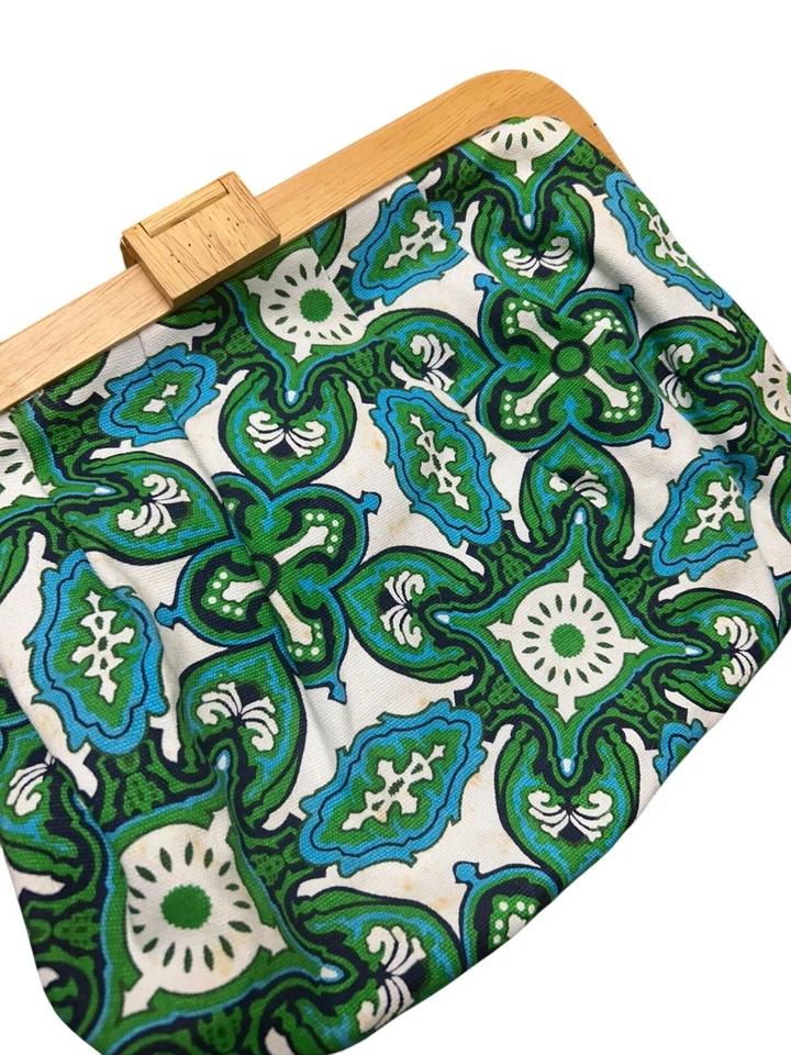 Bolso clutch vintage antiguo con marco de madera azul marino con patrón floral verde y azul Foto 3 de 4