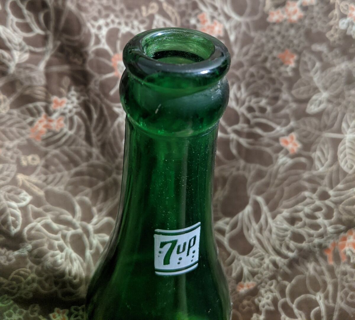 Old 7up Seven Up Bottle From 1949 Chicago With Original Cap Old 7up Seven Up Bottle From 1949 Chicago With Original Cap
