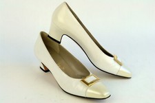FERRAGAMO  SPECTATOR PUMP IN IVORY W/ PEARLESCENT TOE / SZ: 7.5 2A / EXCELLENT