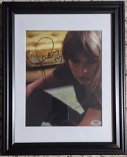HOLIDAY SPECIAL BUY IT NOW! Taylor Swift with HEART Signed Framed 8x10 Photo PSA