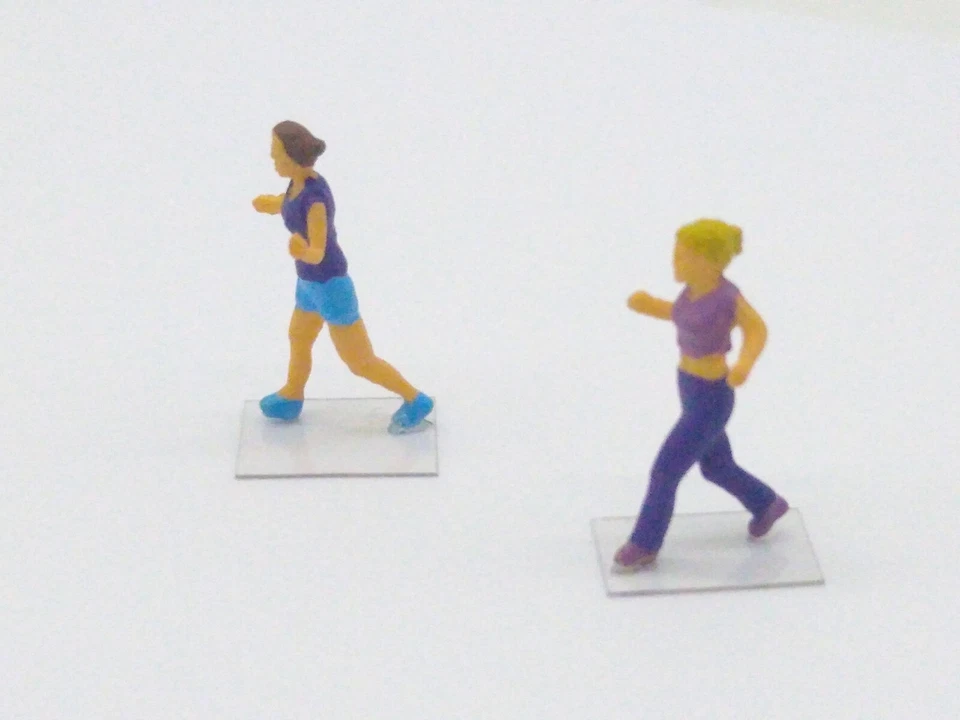 Noch Figures Joggers on Bases - OO/HO - Very Good Condition - Image 2 of 4