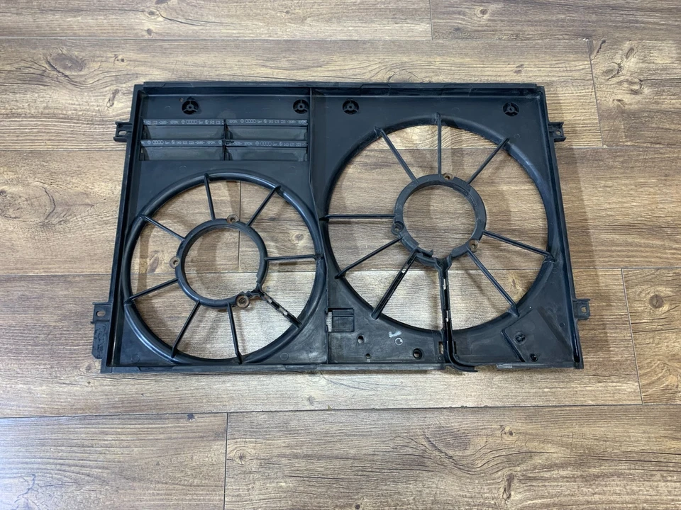 Cubierta del ventilador de refrigeración del motor Audi TT 2008-2010 solo 1K0-121-207-A OEM *NOTA* Foto 2 de 4