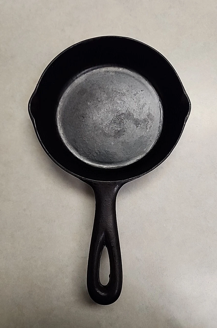 Antique Favorite Piqua Ware #2 Cast Iron Skillet
