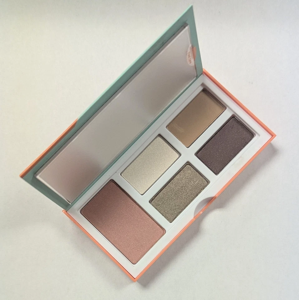 Paleta Clinique All About Shadow Limited Quad & Blush Sunset Glow Foto 2 de 3