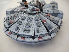 Lego Star Wars Millennium Falcon 75105  with 5 mini figures and manual