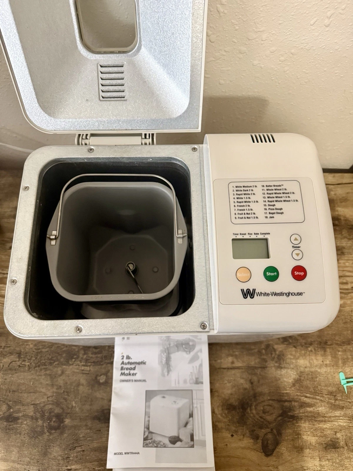 White-Westinghouse 2-lb Fresh Bake Bread Machine WWTR444A - Tested And Works!
Opens in a new window