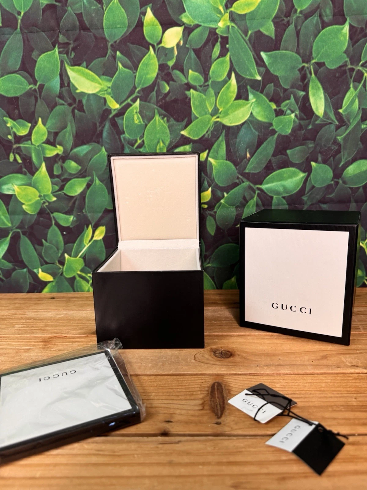 Boîte vide GUCCI avec étiquettes et livret   Emballage luxe pour montre ou bijou