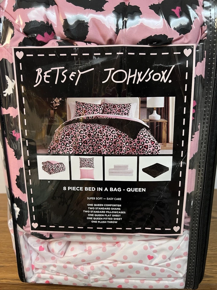 Betsey Johnson Pink 8pc Queen Comforter Set Flat Fitted Sheet Pillow Sham Throw - Image 2 of 4