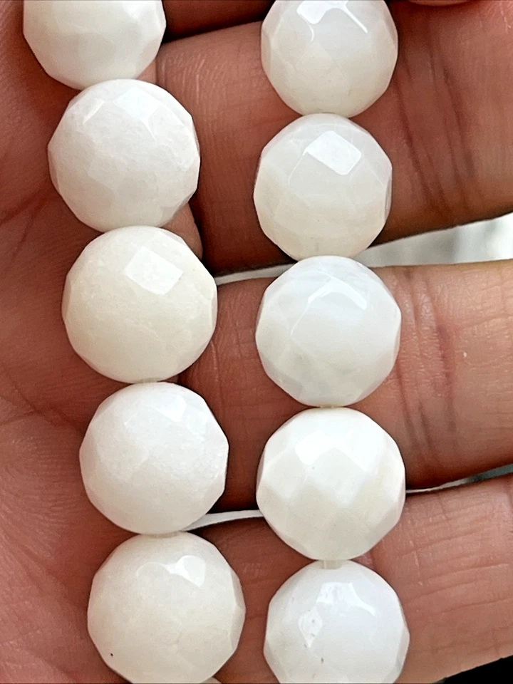 Weiße Jade Perlen Rund Facettiert Mit Loch 32 Stück 11 mm Edelstein Kristall DIY - Bild 1 von 4