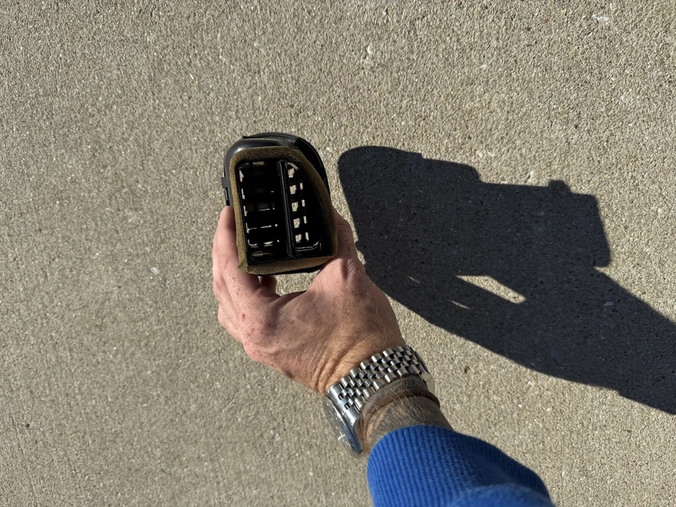 Fabricante de equipos originales 2001-2003 Mazda Protege5 Protege 5 pasajero derecho conducto de ventilación de aire Foto 4 de 4