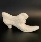 Vintage Fenton White Milk Glass Cat Head Slipper Shoe Daisy and Button Figurine
