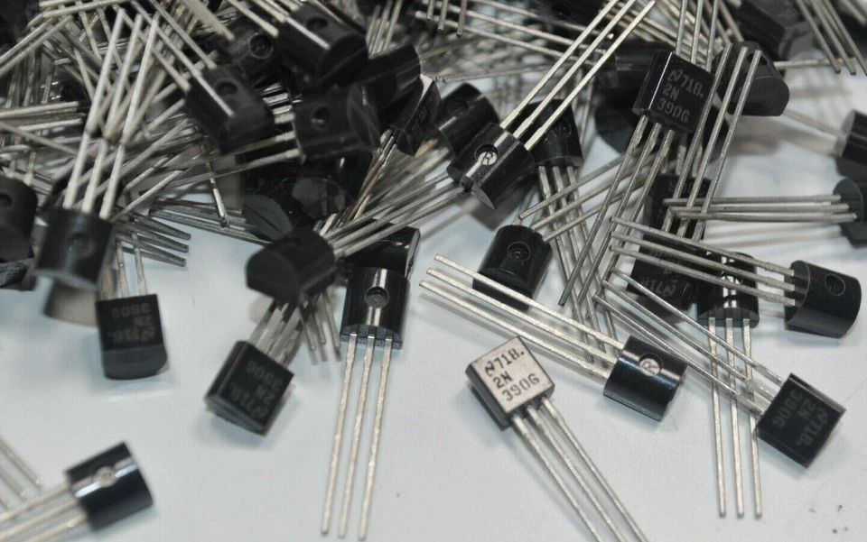 Lote de 350 transistores National Semiconductor 2N3906 PNP Si NOS Foto 2 de 2