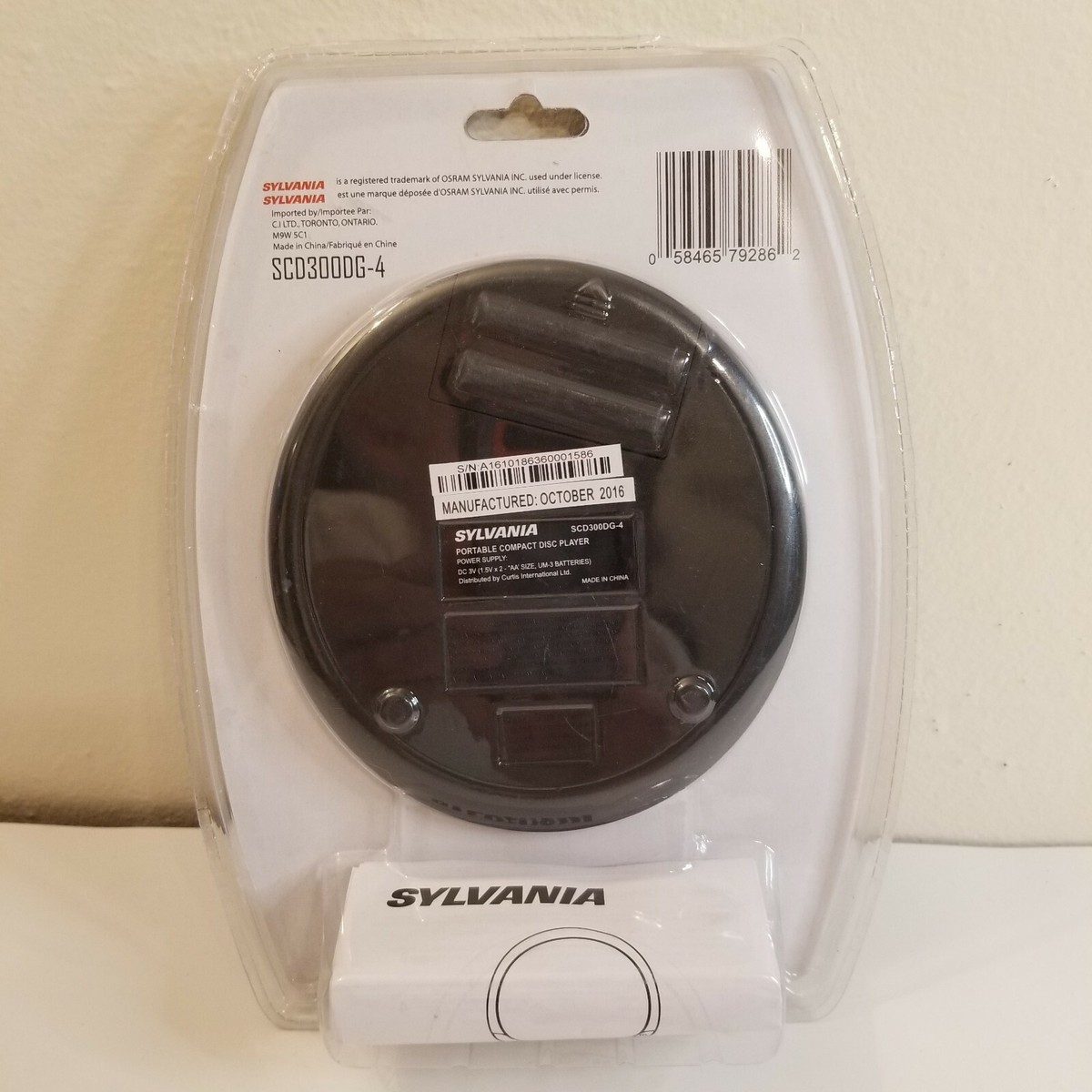 NEW Sylvania Personal CD Player With Stereo Earbuds Programmable 