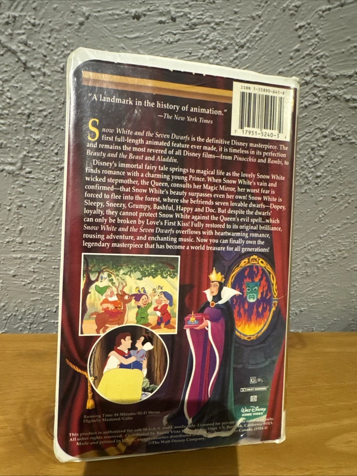 RARE Disney's Snow White & the Seven Dwarfs Masterpiece VHS Collector's Edition - Image 2 of 4