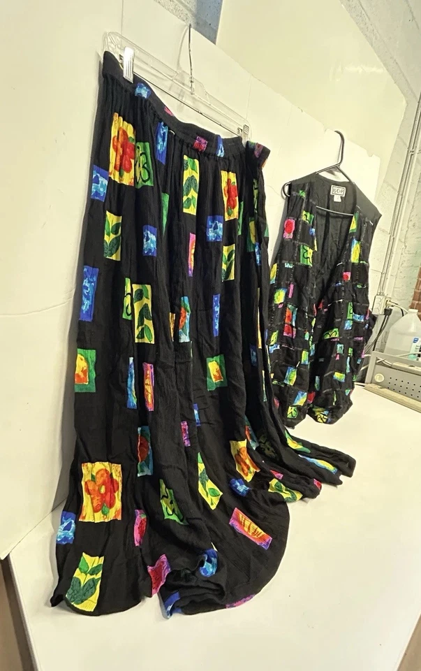 BOP Gored Falda Noche Fruta 5X Conjunto Camisa y Falda Negro y Colorido, Usado Foto 3 de 4