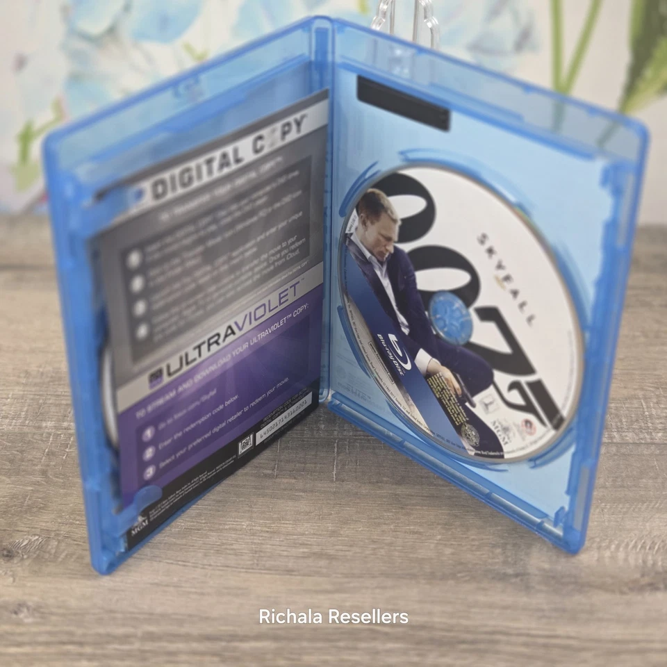 Skyfall (Blu-ray/DVD Combo, 2013) Daniel Craig  - Image 3 of 4