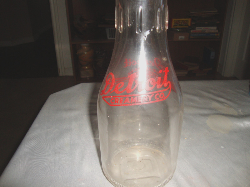 1940's Detroit Creamery Golden Jersey Milk Bottle