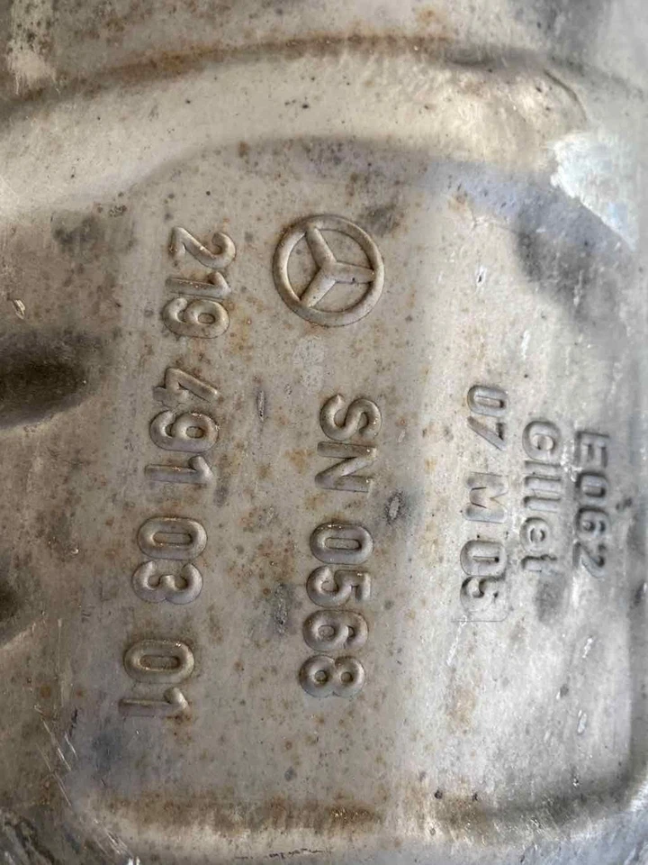 2007 - 2009 MERCEDES BENZ CLS550 Exhaust Muffler Pipe Rear Right 2194910301 - Image 3 of 4