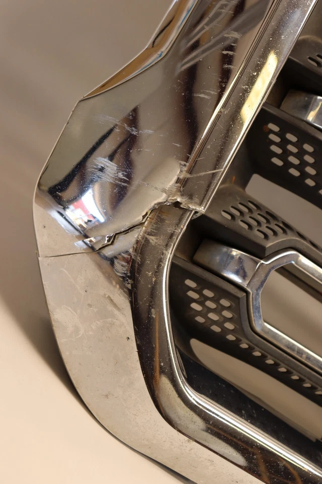 2015-2019 GMC SIERRA 2500 HD GRADE DIANTEIRA PRINCIPAL CROMADA FABRICANTE DE EQUIPAMENTO ORIGINAL - Imagem 3 de 4