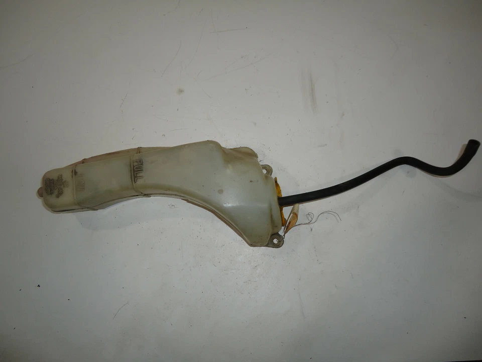 Subaru Legacy L Wagon 1995 depósito de refrigerante Foto 4 de 4