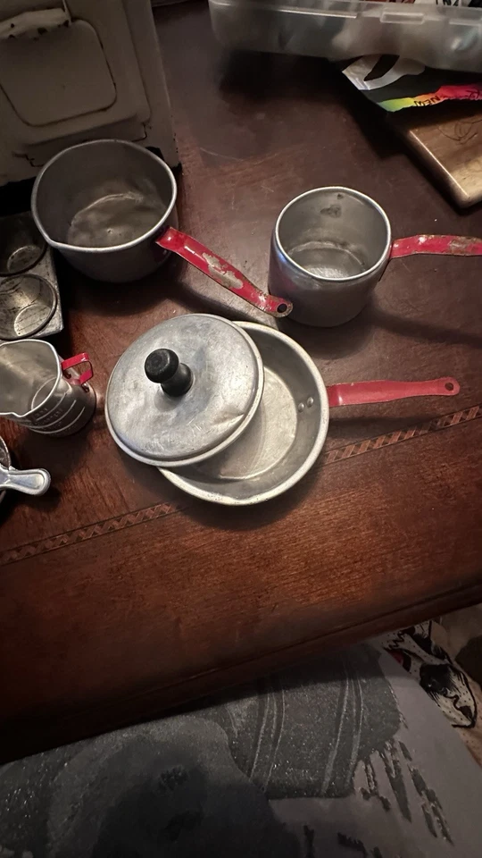 Juego de cocina vintage de metal eléctrico para niños con ollas y sartenes Foto 4 de 4