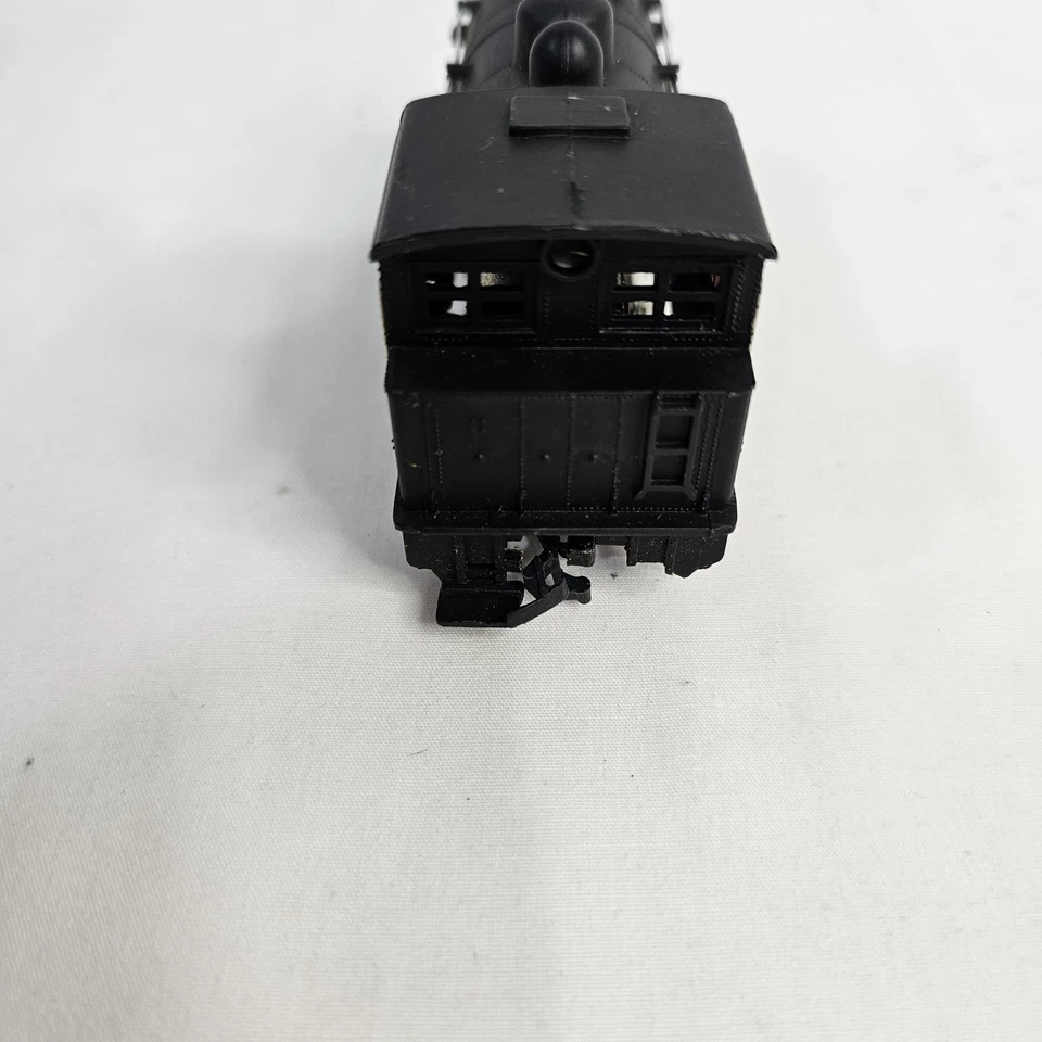 HO Train Lot Tyco Chattanooga #5628 Locomotive + AT&SF Locomotive + Box Cars - Image 4 of 4