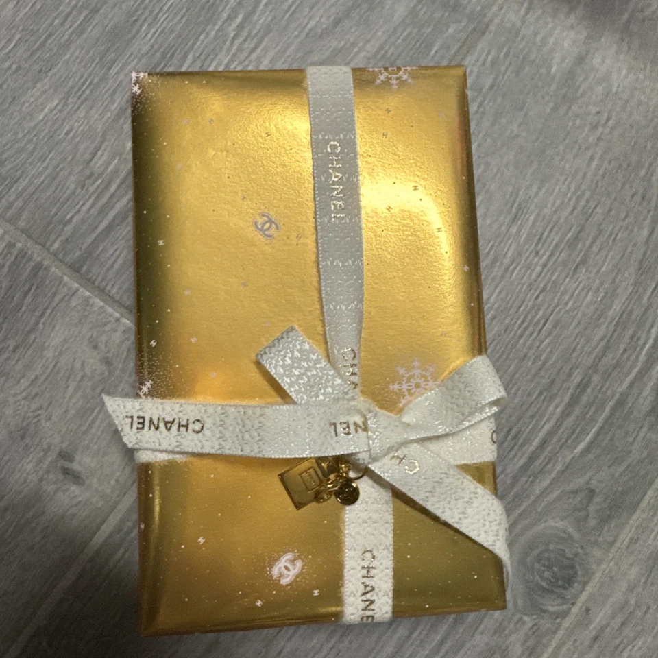 NIB Chanel Maximum Brilliance Christmas 2024 Lipgloss Trio Gift Set w Pouch - Image 3 of 4