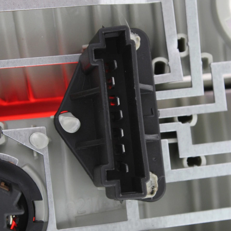 For Mercedes-Benz S55 AMG Tail Light 2003-2006 Passenger Side MB2801114 - Image 3 of 4