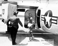 ALAN SHEPARD GREETS GUS GRISSOM AFTER FREEDOM 7 - 8X10 NASA PHOTO (AA-272)