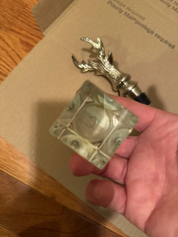 2 PIEZAS Tapón de Botella de Vino Metal y Vidrio Corcho Letra "G" y Diseños de Cabeza de Ciervo Foto 3 de 4