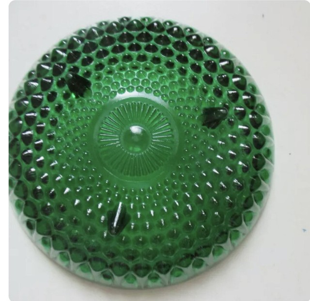 VINTAGE ?FENTON? EMERALD GREEN GLASS HOBNAIL DISH 3 FOOTED GLASSWARE