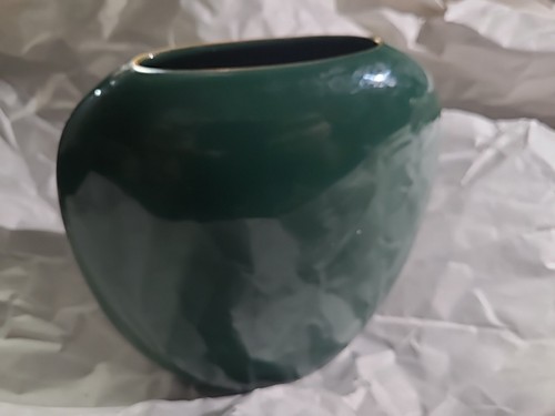 Jade Green 7” Vase Butterflies Lotus Flowers Vintage Toyo Japan Jade Kiku - Picture 4 of 5