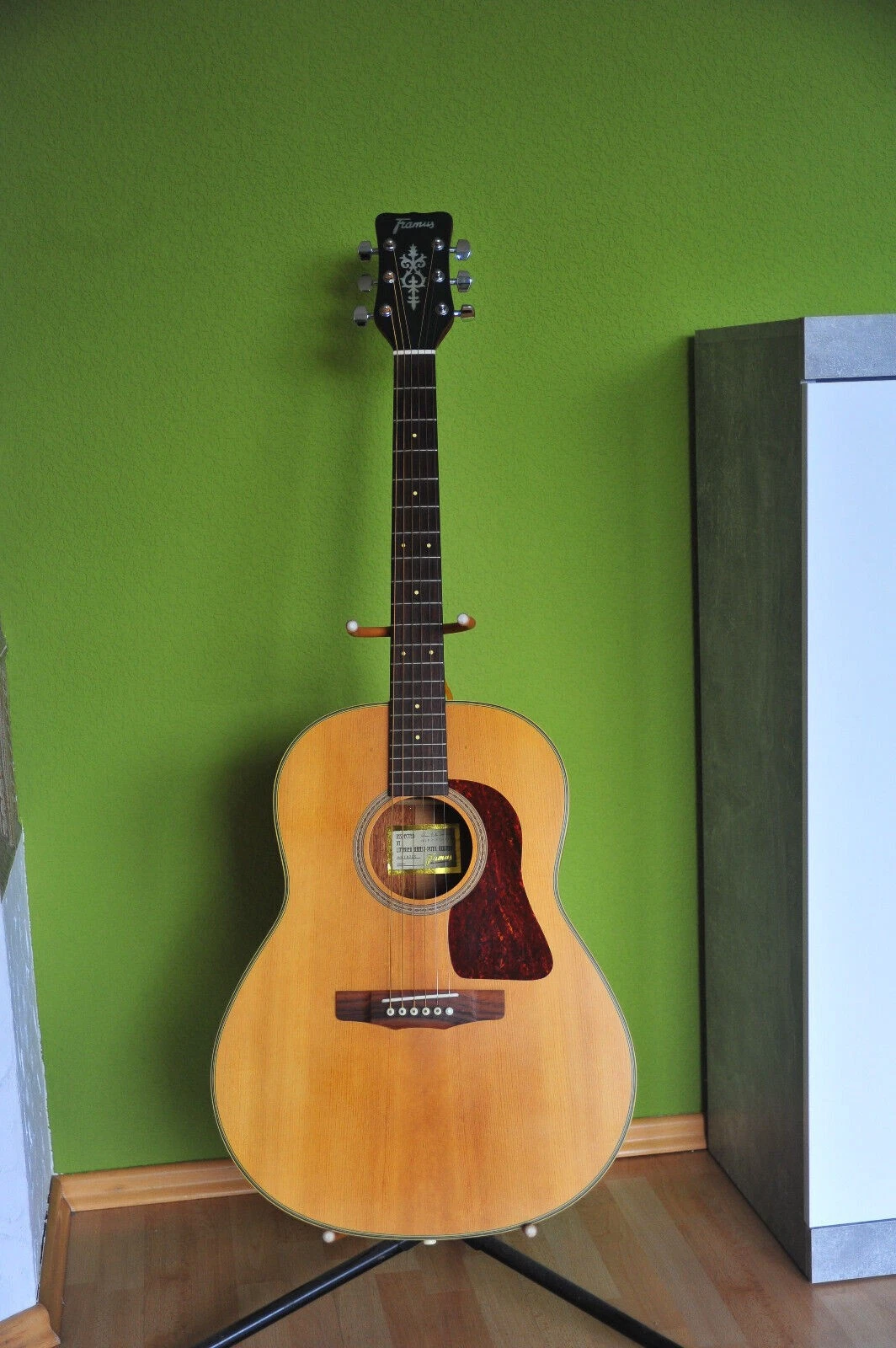 Picture 1 of 6