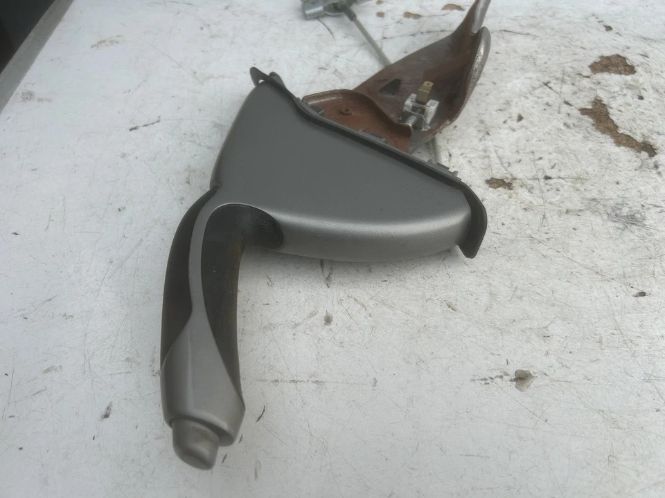 HONDA CIVIC 2006 MARK 8 HAND BRAKE LEVER - Image 2 of 3