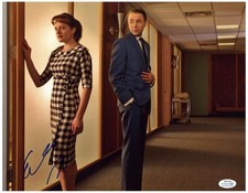 Elisabeth Moss Signed Autographed 11x14 Madmen Photo ACOA