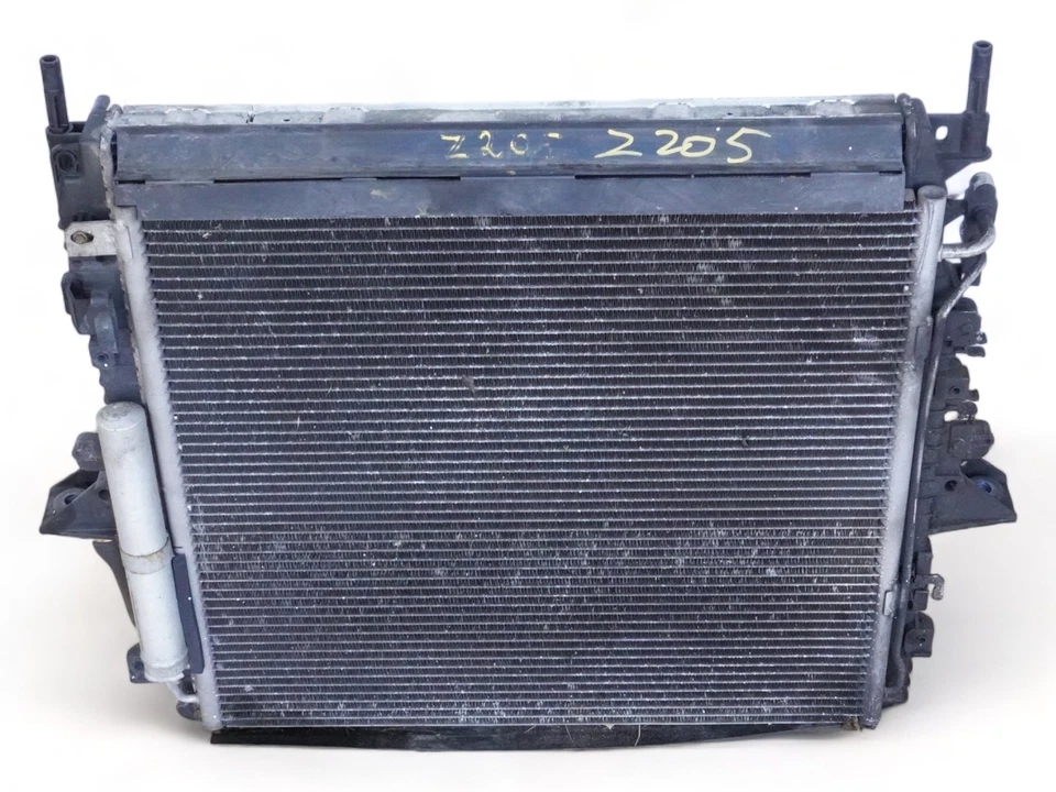 2005 - 2009 LAND ROVER LR3 RADIATOR CONDENSER COOLING COOLANT WATER FRONT OEM - Imagem 2 de 4