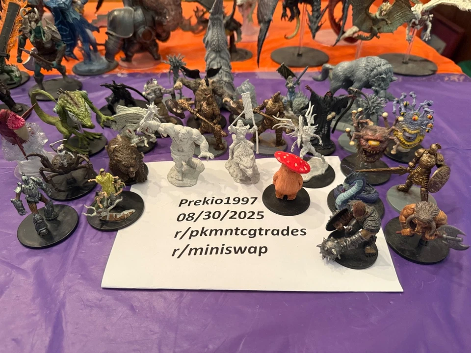 D&D miniatures lot 100+ D&D scale miniatures for sale  - Image 4 of 4
