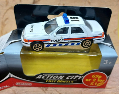 Realtoy Action City Fast Wheel Ford Crown Victoria   Push & Go 1:64 scale