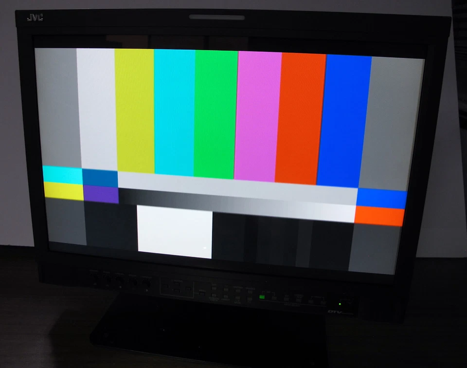 JVC  DT-V20L1D Multiformat 20" LCD Broadcast Monitor (NTSC & PAL) - Image 2 of 4